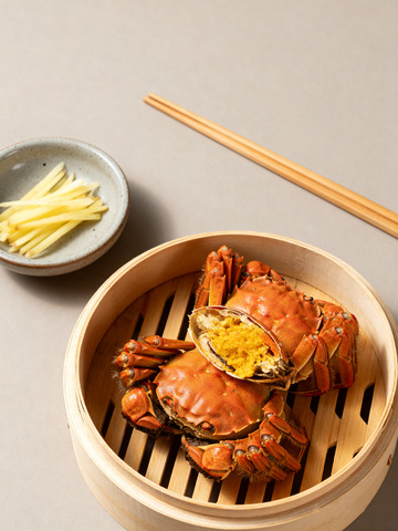 蒸笼里的美味大闸蟹