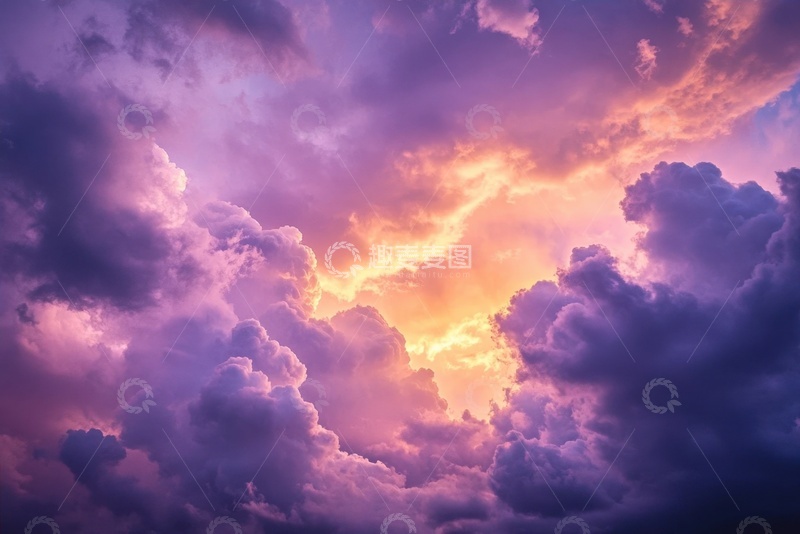 高清大图下载【趣麦麦图】天空中的紫色云朵