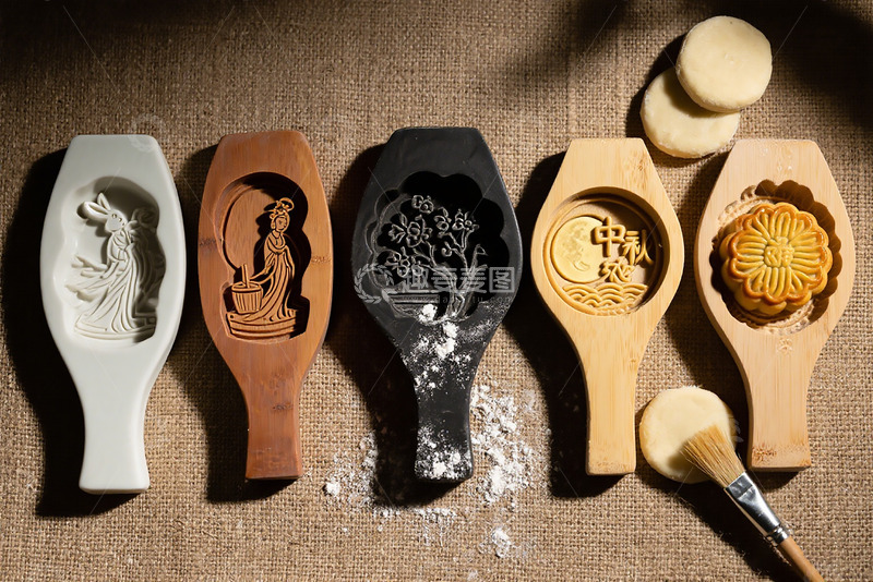 高清大图下载【趣麦麦图】中秋月饼制作的模具实拍