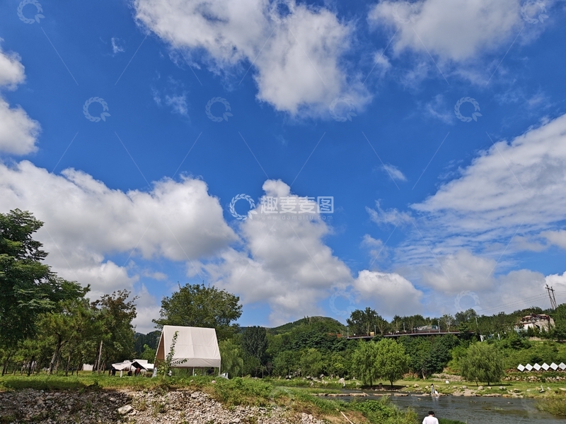 高清大图下载【趣麦麦图】雨后的露营地