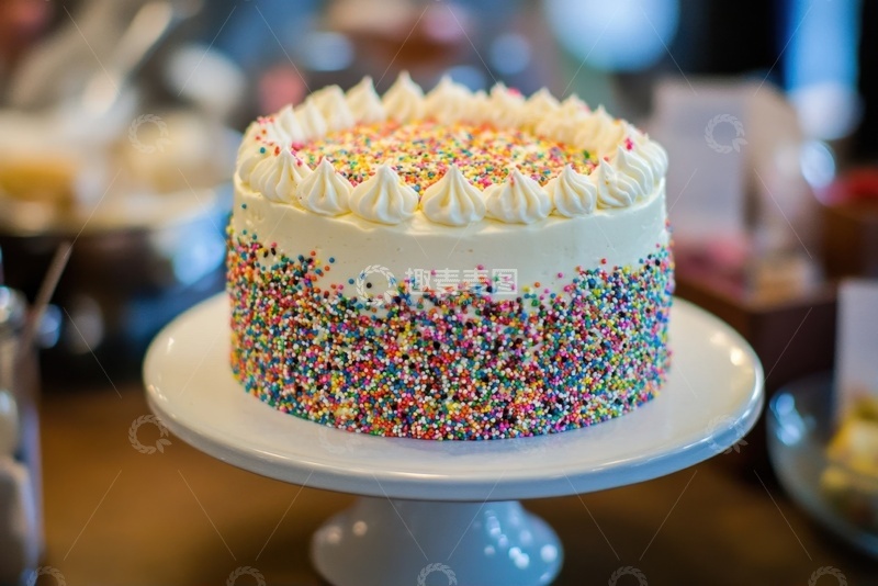 高清大图下载【趣麦麦图】放在桌面上的奶油蛋糕
