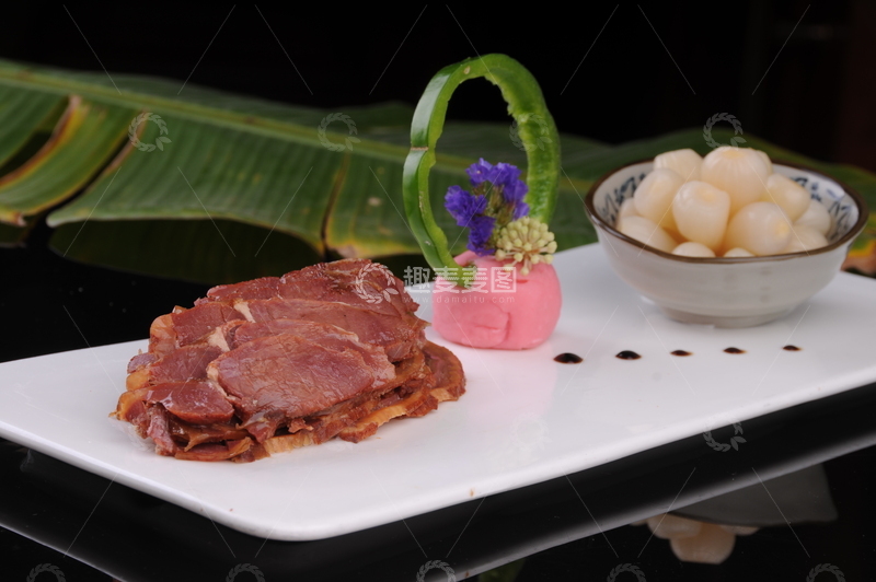 高清大图下载【趣麦麦图】精致摆盘的特色牛肉