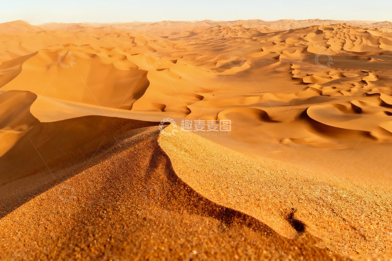 高清大图下载【趣麦麦图】壮丽广袤的金色沙漠景观