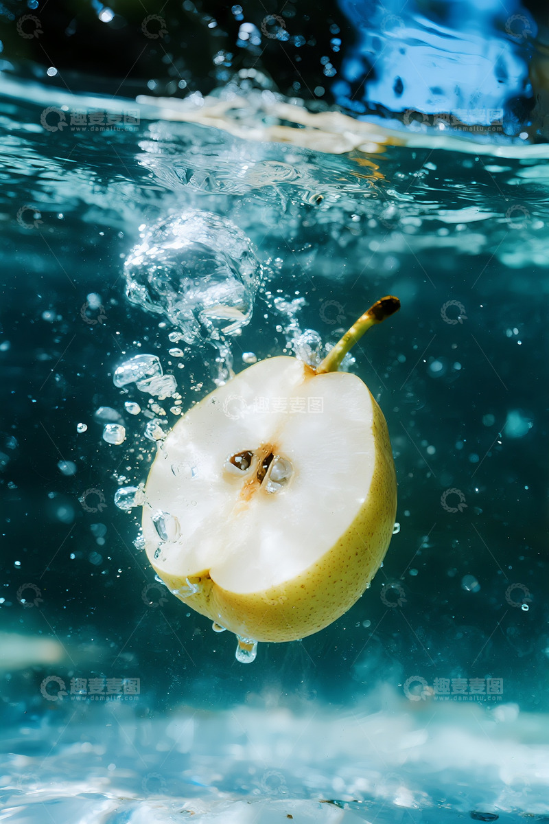 高清大图下载【趣麦麦图】鸭梨掉落到碎冰水里