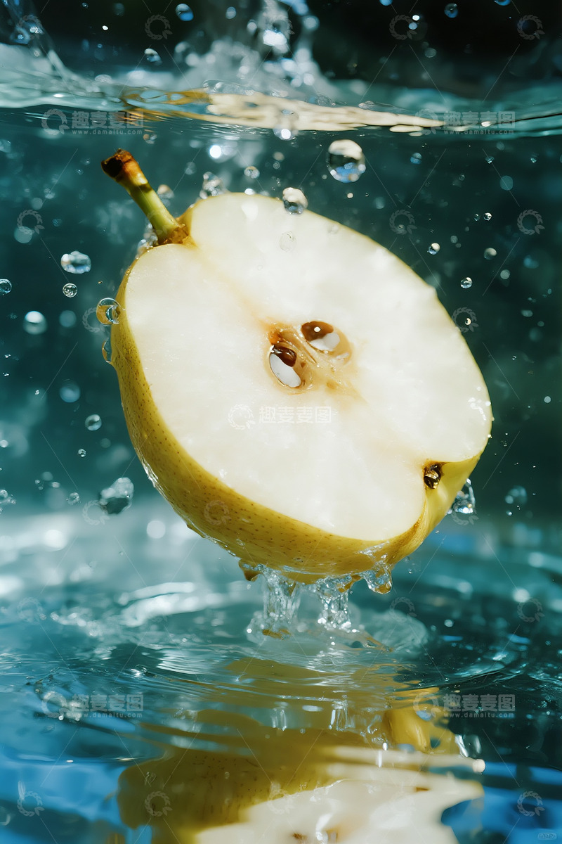 高清大图下载【趣麦麦图】鸭梨掉落到碎冰水里