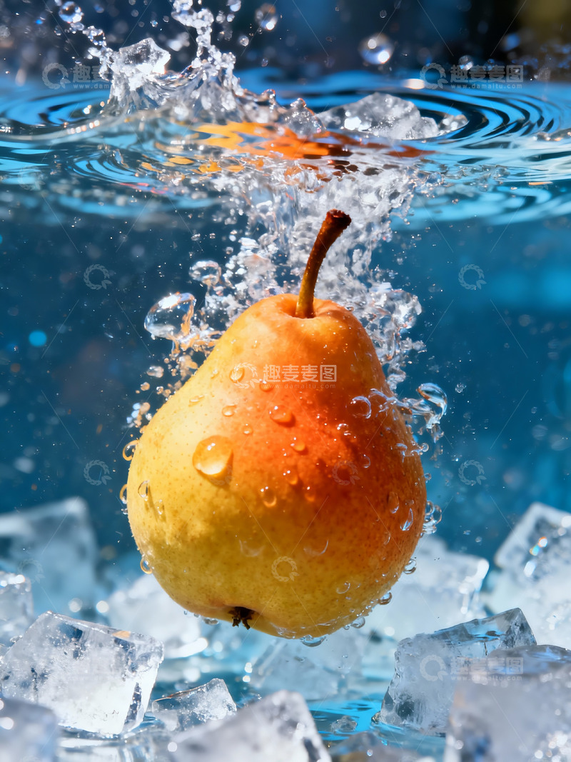 高清大图下载【趣麦麦图】鸭梨掉落到碎冰水里
