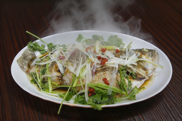 美味清蒸鲈鱼