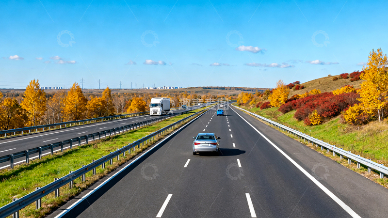 高清大图下载【趣麦麦图】高速公路马路旅行开阔视野自然景色惬意