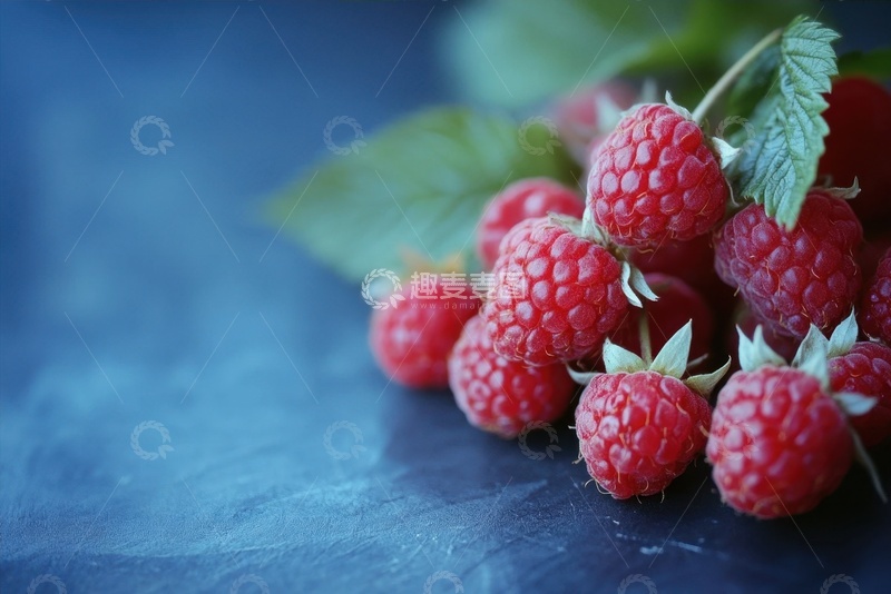 高清大图下载【趣麦麦图】放在桌面上的莓果