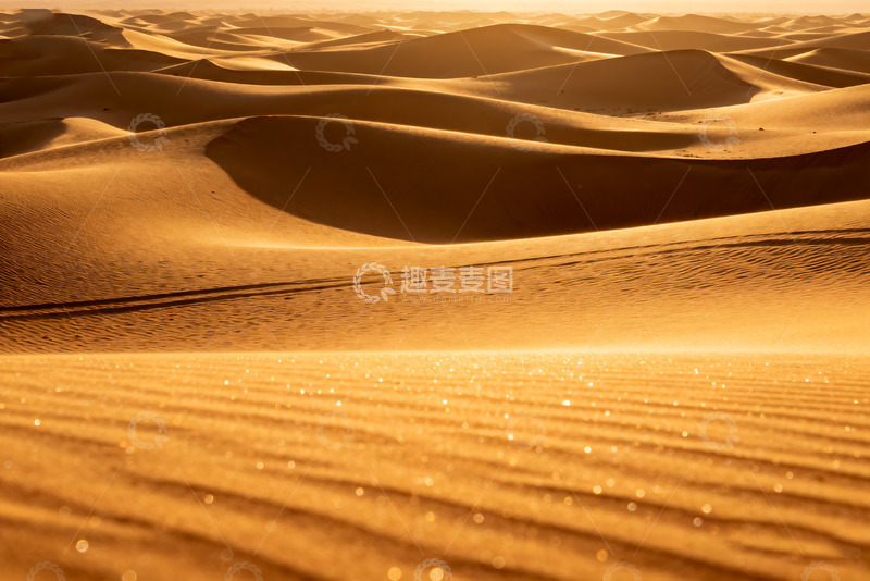 高清大图下载【趣麦麦图】金色沙丘的壮美沙漠风光