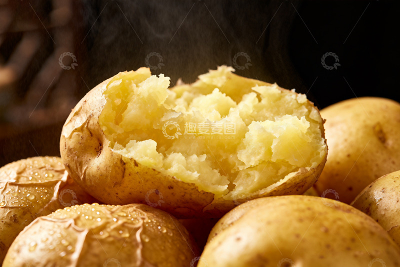 高清大图下载【趣麦麦图】新鲜剥开的黄心土豆特写4