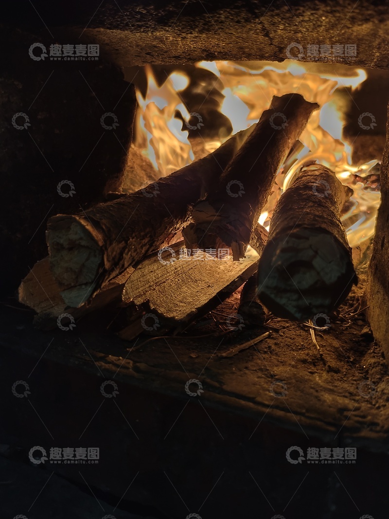 高清大图下载【趣麦麦图】柴火中的百味