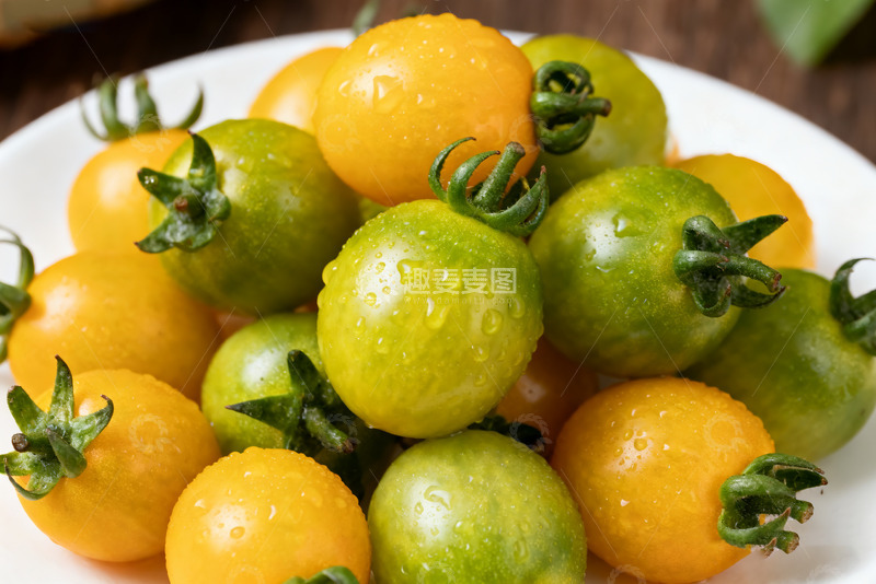 高清大图下载【趣麦麦图】新鲜小番茄带水珠特写1