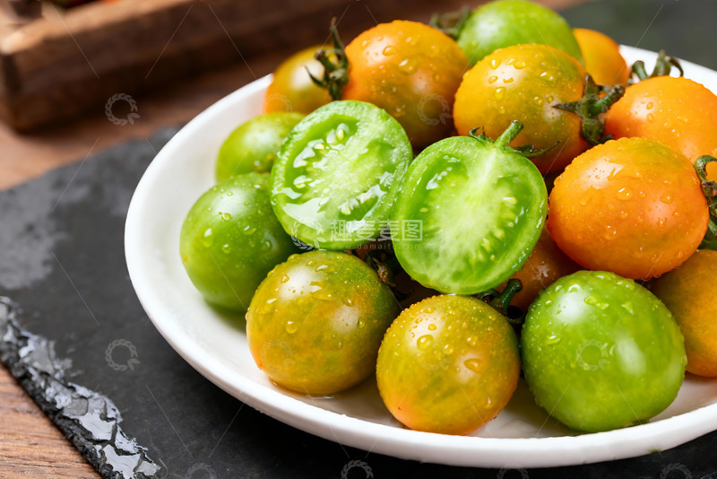 高清大图下载【趣麦麦图】新鲜小番茄带水珠特写2