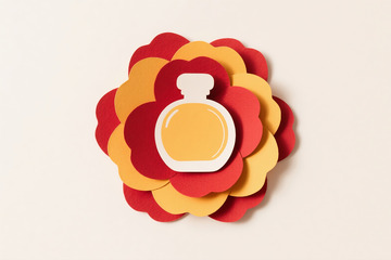 纸艺花朵与香水瓶图