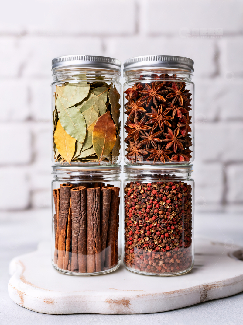 源文件下载【趣麦麦图】四瓶香料摄影3