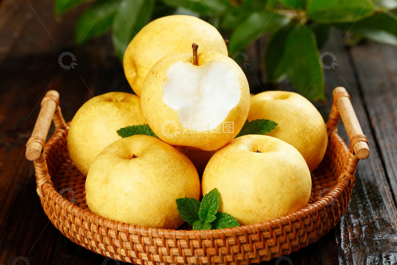 高清大图下载【趣麦麦图】-竹篮里的鲜嫩秋月梨