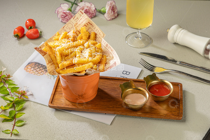 高清大图下载【趣麦麦图】黑松露芝士薯条配双酱