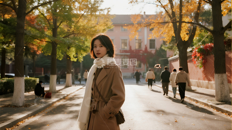 女性女孩女士街道秋景拍照商业照片