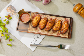 泰式烤鸡翅配特色蘸酱