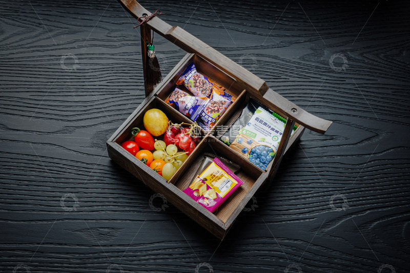 高清大图下载【趣麦麦图】精致的木质零食水果盒