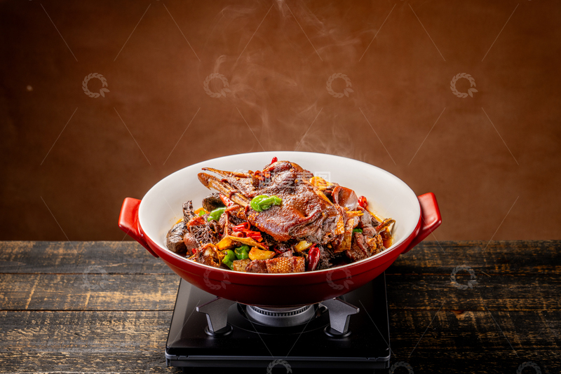 红烧香辣老鹅煲