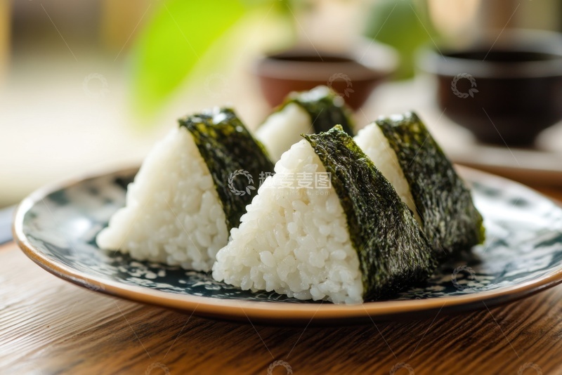 高清大图下载【趣麦麦图】一盘海苔饭团