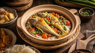 砂锅黄鱼焖饭美食摄影