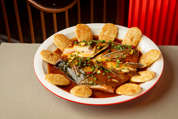 美味的鱼头泡饼佳肴