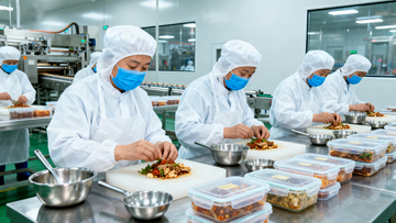 预制菜工厂工作场景2