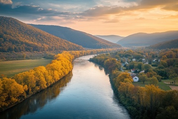 平原上的河流树木自然美景