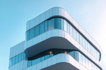 一栋现代高楼建筑