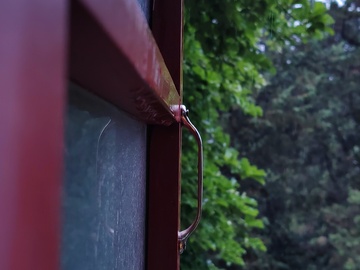 阴雨天的教室窗外