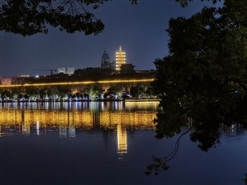夜色城楼水映灯光