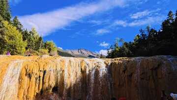 壮美瀑布森林风光