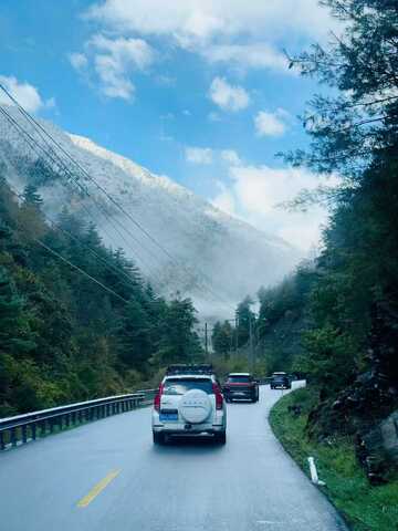 山路行车风景摄影