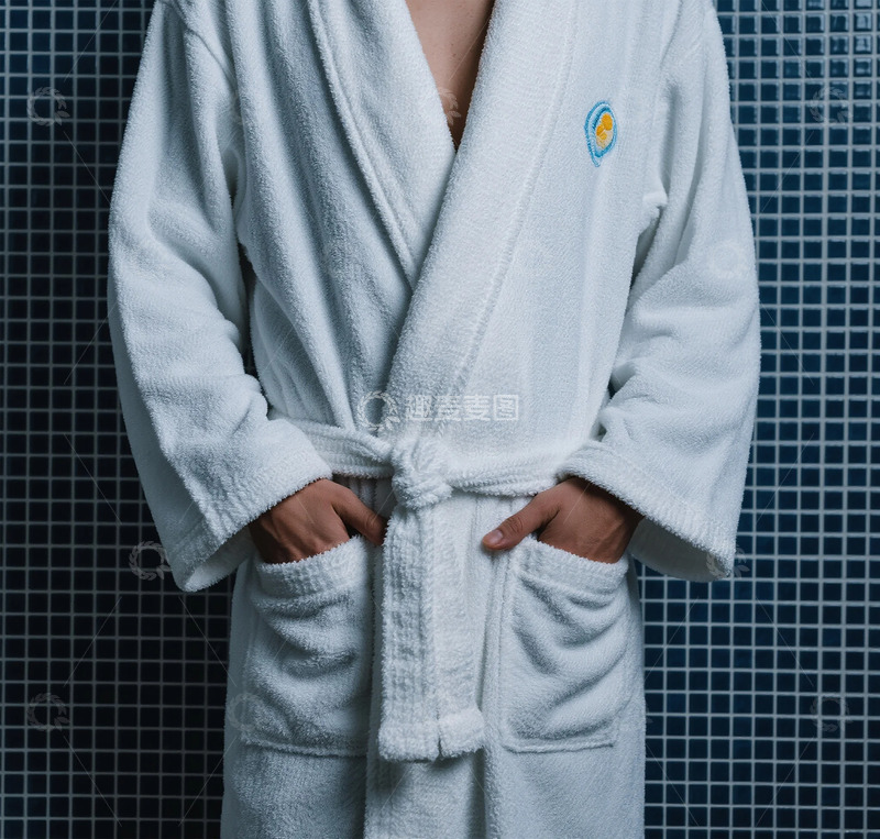 高清大图下载【趣麦麦图】白色浴袍休闲写真