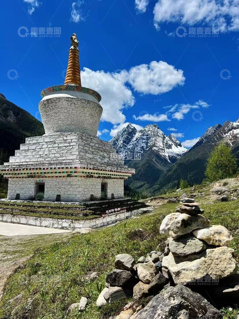 高清大图下载【趣麦麦图】雪山白塔风光佛教建筑风景摄影