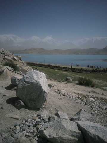 湖光山色巨石景观