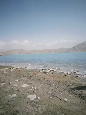 湖畔风光山水画卷