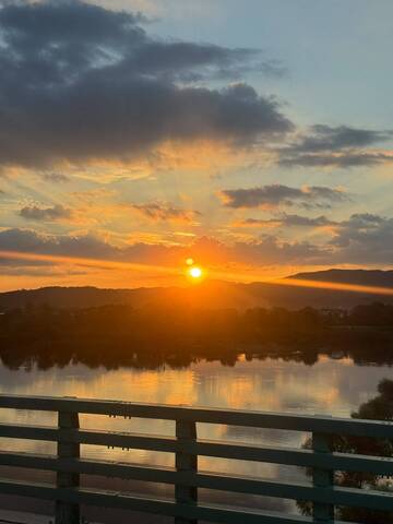 湖畔夕阳美景摄影