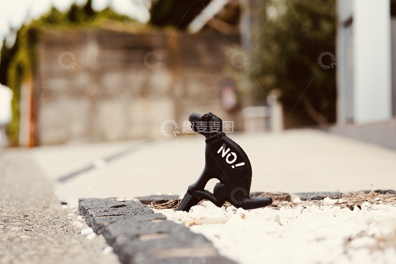 高清大图下载【趣麦麦图】创意小雕塑警示路障