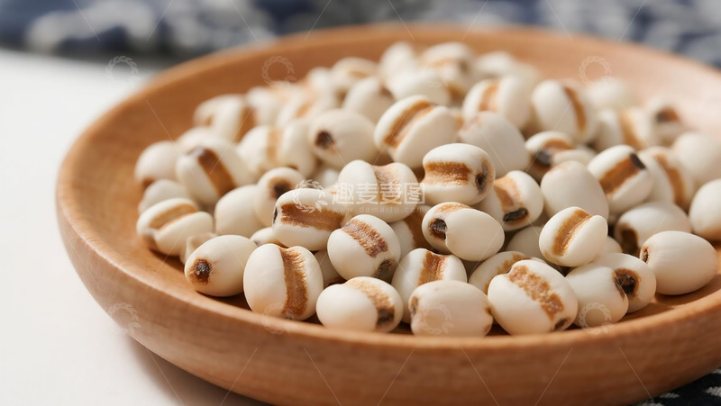 高清大图下载【趣麦麦图】中草药之陶瓷盘中的薏米