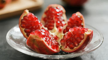 蔬菜水果之剥开的石榴展示