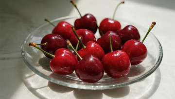 蔬菜水果之玻璃盘中的车厘子