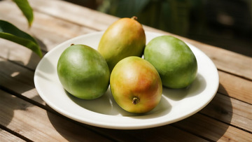 蔬菜水果之瓷盘里的小芒果