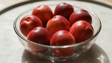 蔬菜水果之玻璃碗里面的油桃