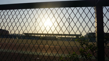 铁丝网日落体育场