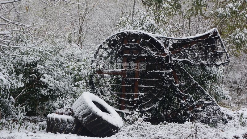 高清大图下载【趣麦麦图】雪覆废墟荒凉景象