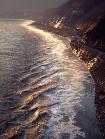 河水  奔腾  倾泻